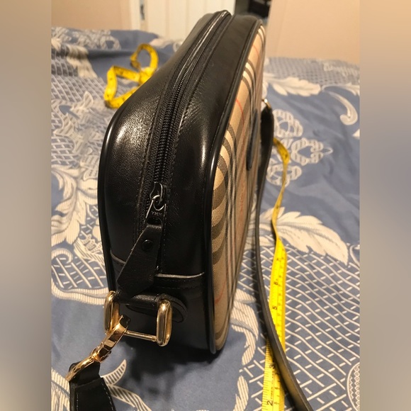 Burberry Vintage Crossbody - Picture 4 of 9